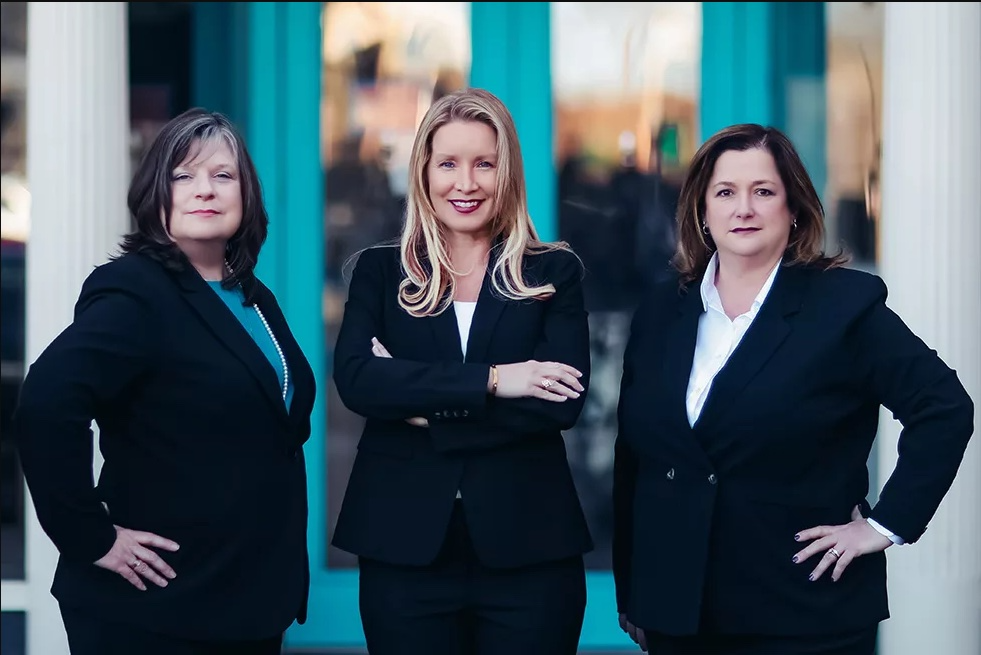 From left: Natalie Edwards, Director of Client Relations; Amy Dunham, Financial Advisor and Partner; and Rhonda Harwell, Director of Operations, Kestra Private Wealth Services
